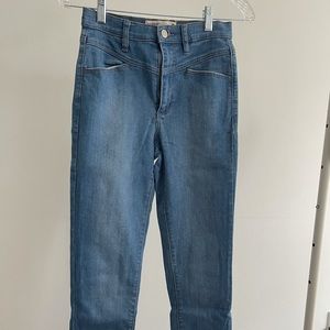 Light wash Jeans